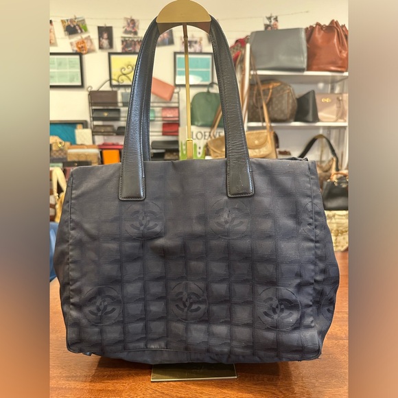 *Sold* Chanel black tote - Picture 2 of 11